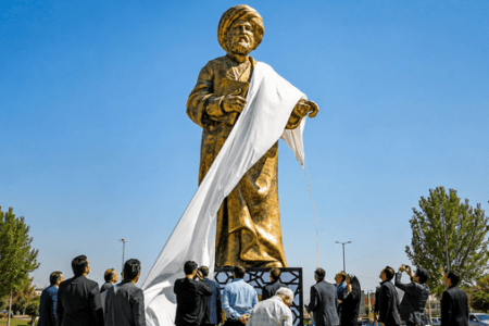 رونمایی از المان ۹ متری «مقدس اردبیلی» در قلب اردبیل